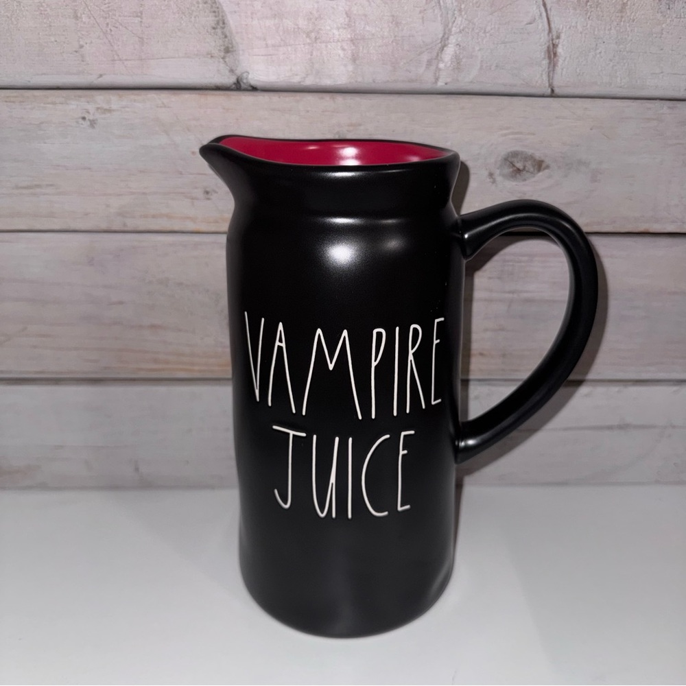 Rae Dunn VAMPIRE JUICE Halloween Pitcher NWT. 🧛‍♂️